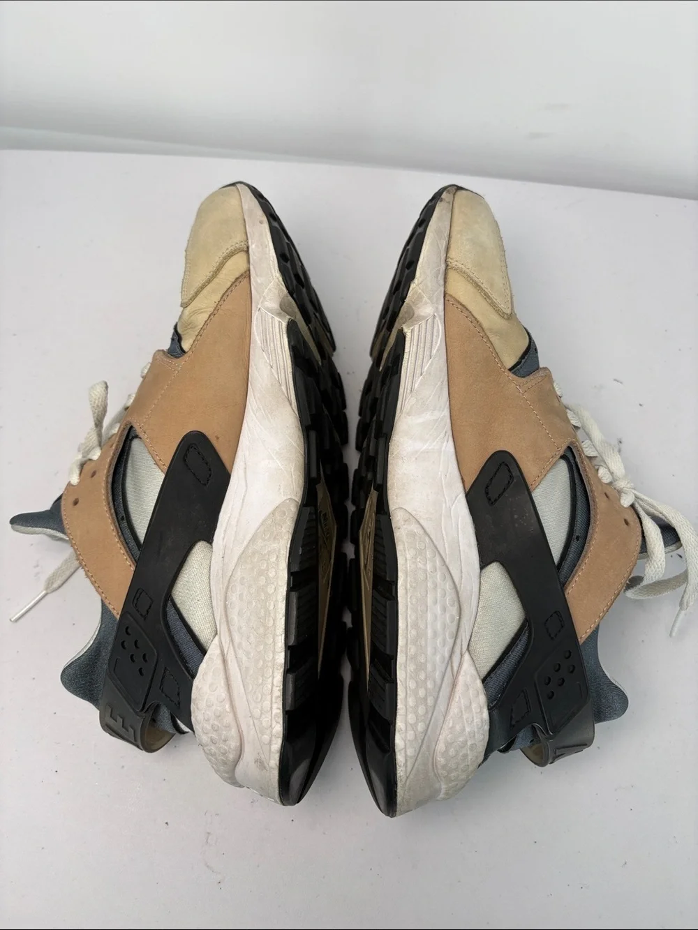 📪 Nike Air Huarache Beige, Gray & Black sneakers, athletic shoes, tennis shoes